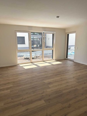 Erstbezug! Lichtdurchflutete 3-Zimmer Neubauwohnung mit Sonnenterrasse & Garten