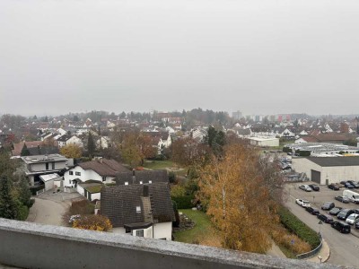 Helle 2,5-Zimmer-Wohnung mit Süd-Loggia, frisch renoviert!