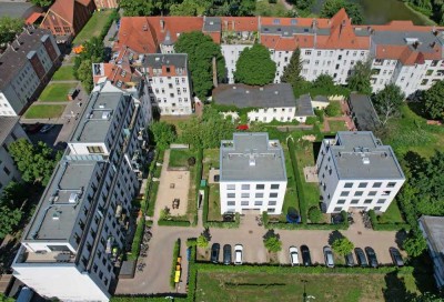 ruhiges Gartenhaus mit großzügiger Maisonettwohnung