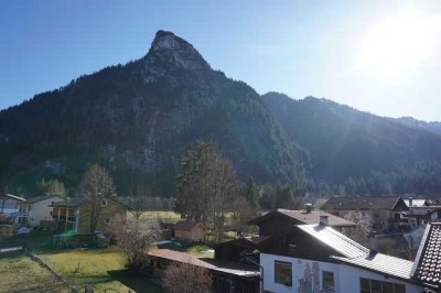 Gemütliches Wohnen unter`m Dach! 2 Zimmer Dachgeschosswohnung mit herrlichem Bergblickbalkon