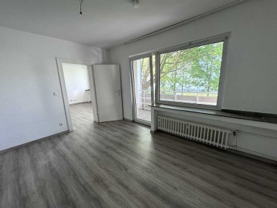 // einziehen und Wohl fühlen // tolle sanierte 2 Zimmer Wohnung mit Dusche //