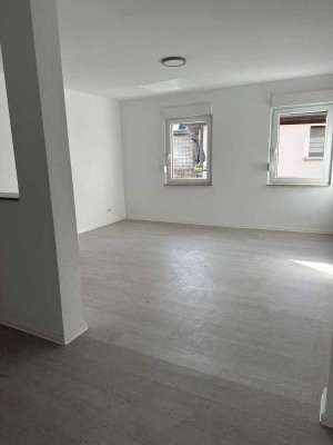 WIE NEU! Kernsanierte 4 Zimmer Wohnung Bezugsfertig