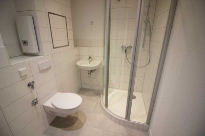 3 Zimmer mit Balkon, Aufzug und Dusche