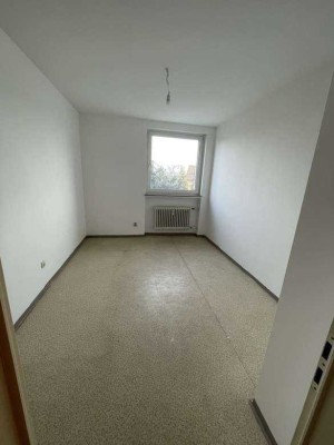 Stilvolle, sanierte 4-Zimmer-Wohnung mit Balkon und Einbauküche in Erlangen