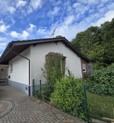 Bungalow in ruhiger Lage mit Garten und Stellplätzen zu vermieten