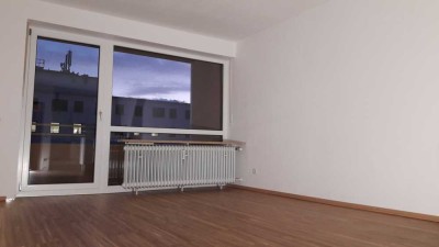 Stilvolle, vollst. renovierte 1-Raum-Wohnung mit geh. Innenausstattung mit EBK