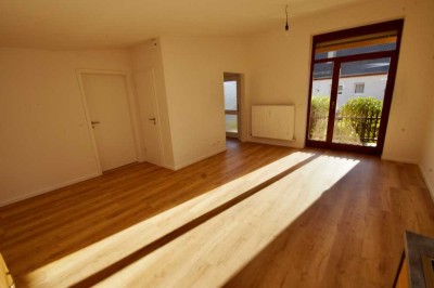 Frisch sanierte Wohnung mit einem separaten Eingang in zentraler Lage!