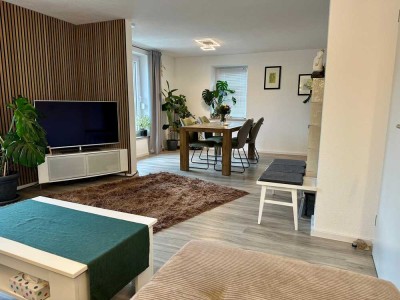 Renovierte Doppelhaushälfte mit gehobener Ausstattung und Garten