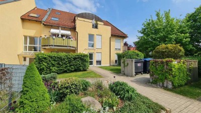 ***Gemütliche Maisonette, Bad mit Wanne, Sonnenbalkon und zwei Stellplätze warten auf Sie***