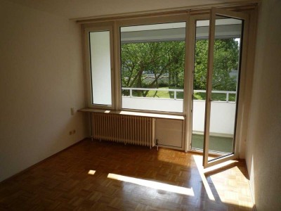 Moderne, helle 3-Zi-Whg. mit Parkett, Einbauküche und großem Balkon in gepflegter Bestlage Eschborn