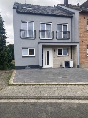 Erstbezug: Preiswerte 4-Zimmer-Reihenendhaus mit gehobener Innenausstattung in Kerpen