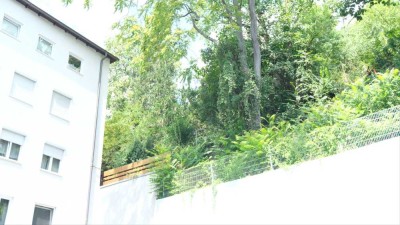 * 4-5-Zi-Wohnung mit 2 Balkonen, Terrasse und eigenem uneinsehbarem Garten in top Lage *
