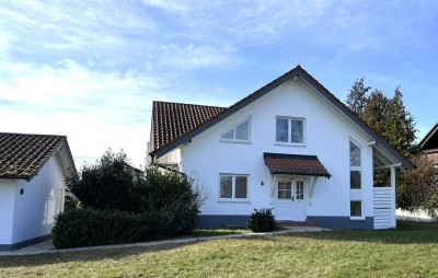 Sehr schönes Einfamilienhaus im Landhausstil mit ELW, nicht einsehbarem Garten u. großer Garage