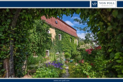 Denkmalgeschütztes Wohnhaus aus dem 18. Jahrhundert, ehemaliges Mühlengebäude in idyllischem Garten