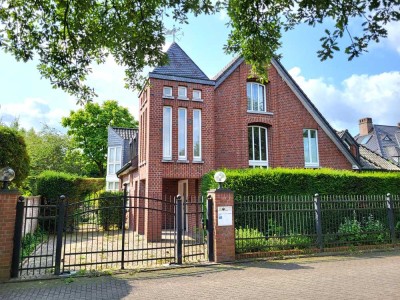 FREISTEHENDE VILLA MIT TOLLEM GARTEN IN BESTER LAGE VON ALT-MEERERBUSCH ZU VERKAUFEN...