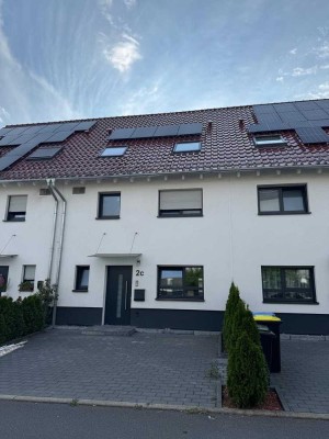 Geräumiges Reihenmittelhaus mit Garten und 2 Stellplätzen in ruhiger Lage