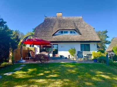 Attraktives Reetdachhaus mit Gästehaus in Pruchten