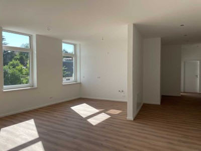 Moderne 3-Raum Wohnung mit Aufzug, Balkon und FB-Heizung - 2023 saniert