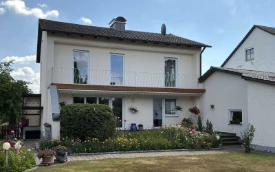 Grünes Familiendomizil mit bewährtem Wohnkonzept in solider Stadtlage