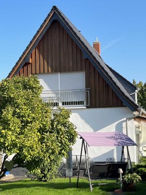 1-2 Familienhaus mit 8 Zimmern und schönem grossen Garten sowie Garage / Stellplätze