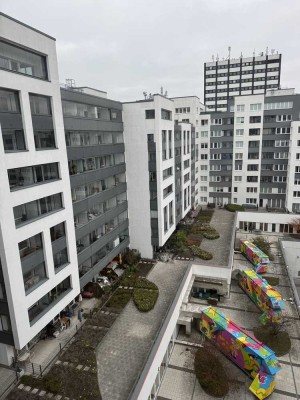Helle 3-Zimmer Wohnung mit Balkon im 8. OG in Altona-Altstadt