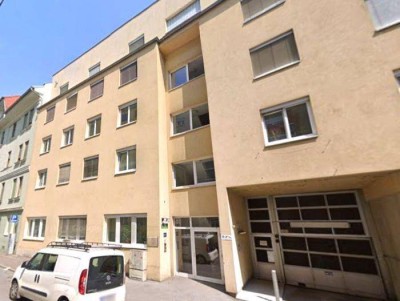 Erstbezug: 3 ZIMMER-Altbau, ruhige Terrasse 8,5m², Loggia 5m², neue Einbauküche, neue Sanitäranlagen