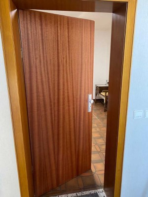 Stilvolle, gepflegte mobelierte 3-Zimmer-Wohnung mit Balkon und EBK in Solingen