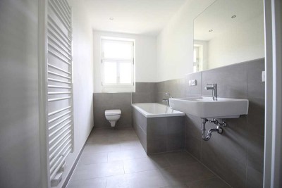 *** 2 Zimmer mit Gartenoase * Fußbodenheizung * Tageslichtbad * Parkett * 09/25 ***