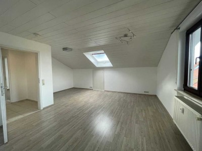 Frisch renovierte Wohnung in angenehmer Wohnlage -Ideal für den 2 Personen-Haushalt !