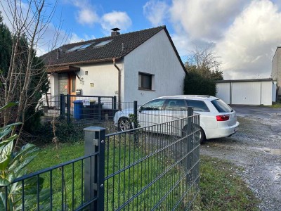 5-Zimmer-Einfamilienhaus in Solingen Burg/Höhscheid inklusive 1 Doppelgarage und großem Garten