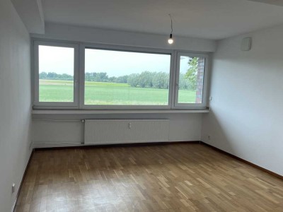 Sehr geräumige 2-Zi.-Souterrain Whg. direkt an den Urdenbacher Kämpen mit traumhaftem Ausblick