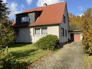 -=== Idyllisches älteres Einfamilienhaus in begehrter Lage===-