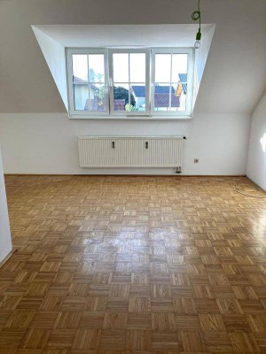 Schöne 3-Zimmer Wohnung im Dachgeschoß