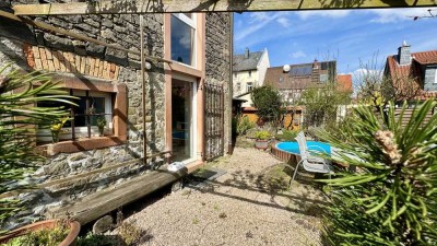 Zuhause mit Geschichte – Großzügiges Zweifamilienhaus mit Gartenidyll in Maintal