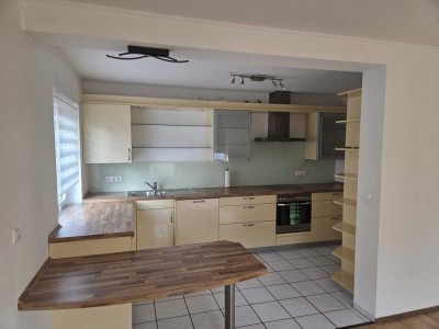 Top 3-Zimmer-Wohnung mit Einbauküche, großem Balkon, Bad (Wanne & Dusche), Stellplatz – ab 12/2025