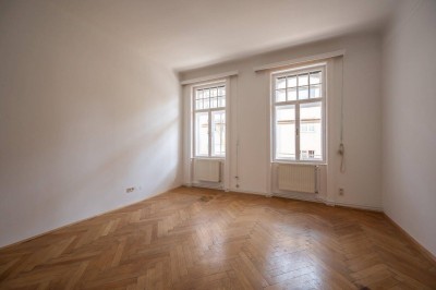 unbefristete 4-Zimmer-Altbauwohnung mit kleinem Balkon (keine WG's)