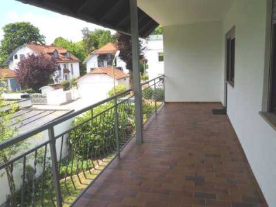 Ideal für Paare!  Hochwertig sanierte 4-Zimmer Wohnung mit Südbalkon