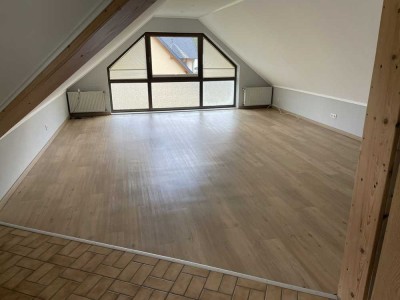 Helle 3-Zimmer Dachgeschosswohnung in Ernst mit Stellplatz