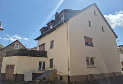 Top-Angebot ! Komplett bezugsfreies Zwei- bis Dreifamilienhaus mit Garage