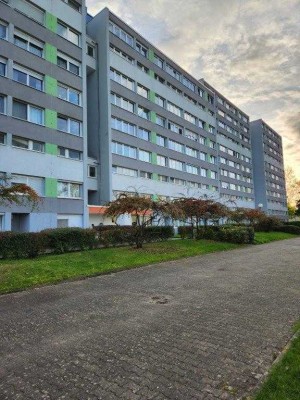 Schicke und helle 3-Zi. " Maisonette Wohnung" mit gr.Balkon und Pkw-Stellpl. in Rodgau-Nieder Roden!