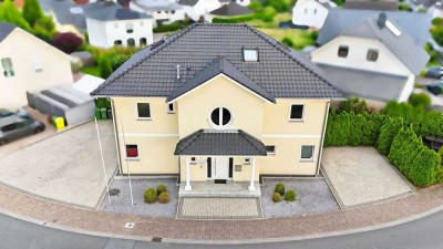 Barrierefrei wohnen mit Stil – EG-Wohnung mit 110 m² Garten, EBK & 2 Stellplätzen