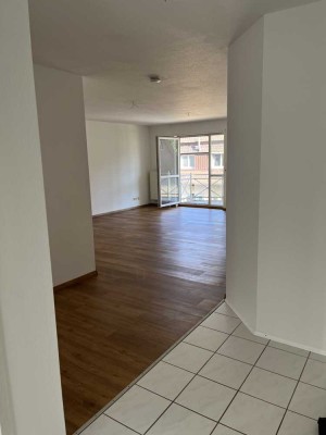Von Privat: Schöne, helle 2-Zimmer-Wohnung Nähe Stadtwald ab 01.08.2025