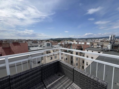 Luxuriöse zweistöckige Wohnung mit atemberaubendem Stadtblick + Balkon und geräumiger Terrasse! 15. Bezirk! U3