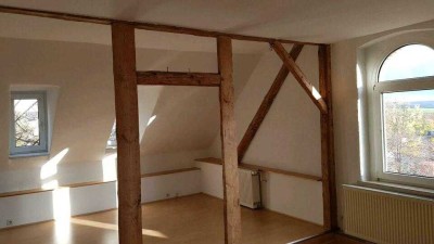 Große, gepflegte 5-Raum-Dachgeschosswohnung