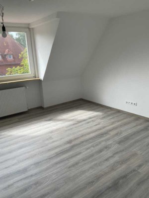 Für Kapitalanleger! Sanierte 4-Zimmer-Wohnung in zentraler Lage