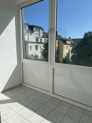 Große 2-Zimmer mit EBK und Wintergarten in wunderschöner Lage!