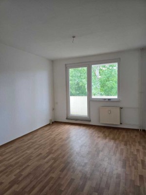 Tolle 3 -Raumwohnung mit Wanne und Balkon im 2. Obergeschoss
