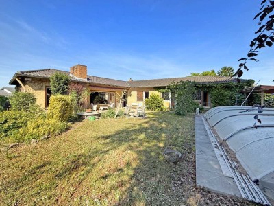 Bungalow auf tollem Grundstück mit Pool - Raum für neue Ideen