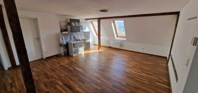 Charmante 4-Zimmer-Altbauwohnung, gute Raumaufteilung, tolle Aussicht, zentrale Lage