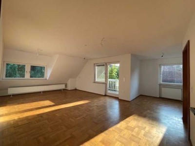 Schöne und vollst. renovierte 5-Zimmer-Wohnung mit geh. Innenausstattung mit Balkon und EBK